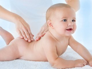 ماساژ کودک راهی برای ارتباط بهتر (1)