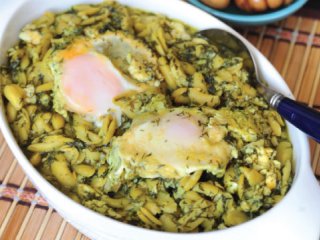 باقلاقاتق (خورش گل در چمن)