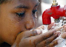 آب آلوده با پوست چه می كند؟
