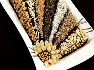 طرز تهیه‌ی حلوای خرما مجلسی؛ با شیر و بدون شیر