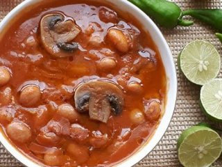 طرز تهیه خوراک لوبیا چیتی با قارچ