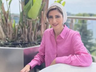 مونا فرجاد با موتور در خیابان‌های تهران؛ نسخه او برای شادی یک‌روزه! (عکس)