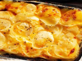 طرز تهیه لازانیا مرغ و سیب زمینی با سس سفید یا بشامل