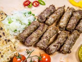 طرز تهیه کباب صرب؛ یک کباب خوشمزه با گوشت و سوسیس