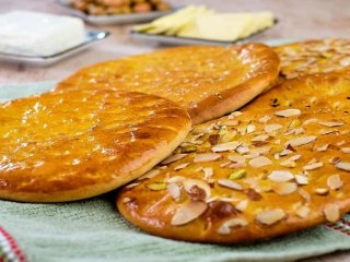 طرز تهیه نان شیرمال مغزدار