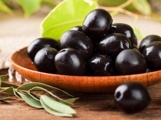 زیتون سیاه چه فرقی با زیتون سبز دارد؟