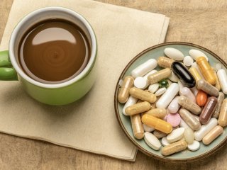 اگر این داروها را مصرف می‌کنید قهوه نخورید