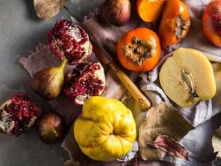 میوه پاییزی‌ای که برای درمان کبد چرب معجزه می‌کند