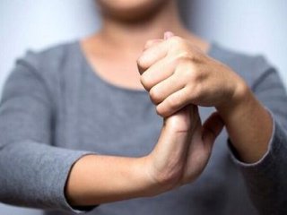 کمبود این ویتامین‌ها باعث خواب رفتن دست و پا می‌شود