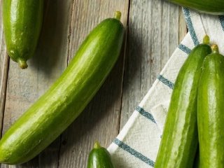 این میوه نفخ شکم را نابود می‌کند و برای تنظیم فشار خون مفید است