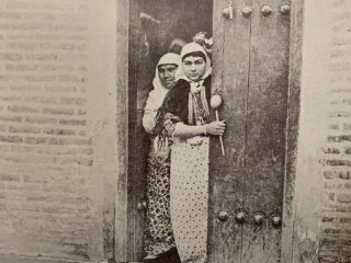 آخرین سوگلی ناصرالدین‌شاه با لباس چینی +عکس