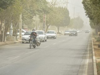 گرد و خاک ادامه دارد