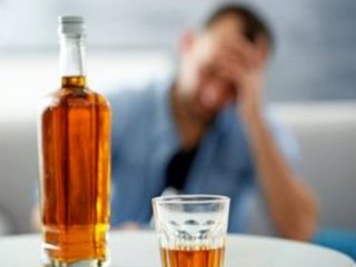 مسمومیت ناشی از مصرف الکل چه علائمی دارد؟