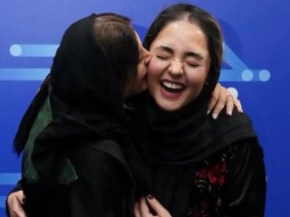 عاشقانه‌های «علی اوجی و نرگس محمدی» در قاب جشنواره شهر؛ شیطنت‌های فریبا نادری! (عکس)