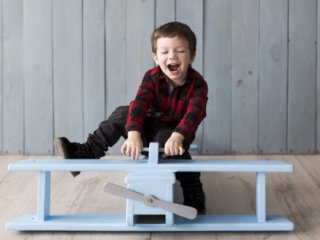 چرا فرزندم لباس‌هایش را می‌جود؟
