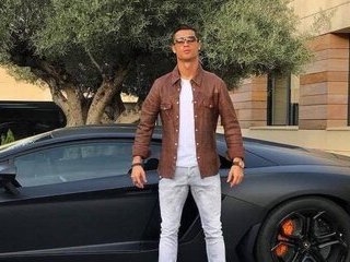 CR7 با پول پارو کردن وارد گینس شد!