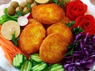 طرز تهیه کتلت سیب زمینی آب پز خانگی و کتلت مرغ چرخ کرده خام