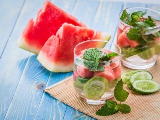 با این مواد غذایی بدن خود را خنک نگه دارید