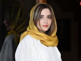 بهنوش طباطبایی بازیگر در تولد ۴۴ سالگی‌ همراه با پدر و مادر