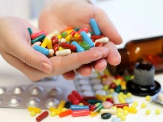 راه‌های جلوگیری از گیر کردن قرص در گلو