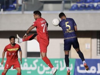 قلیان روی پوستر بازی فوتبال + عکس