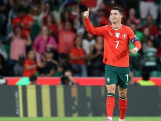 ساعت خاص رونالدو با طرح پرچم پرتغال + عکس