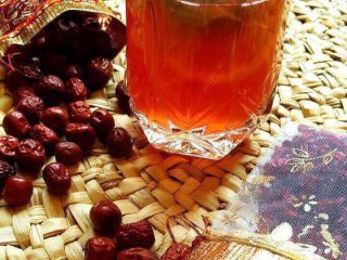 شربت عناب، درمانی برای سرفه‌های مزمن و درد سینه + طرز تهیه