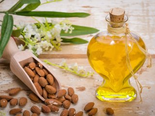 خواص روغن بادام تلخ برای پوست، مو و لاغری +اینفوگرافی