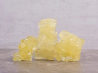 آیا مواد استفاده‌شده در نبات زرد طبیعی است؟