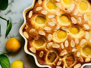 کیک کرم‌دار زردآلو + طرز تهیه