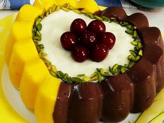 فرنی سه رنگ برای افطار ماه رمضان