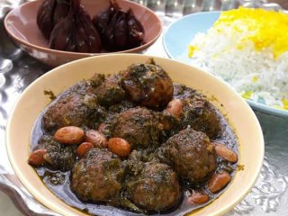 طرز تهیه خورش قورمه سبزی با گوشت قلقلی