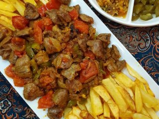 خوراک جگر مرغ با سیب زمینی و قارچ