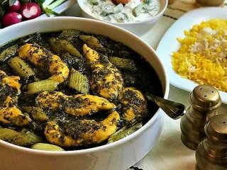 طرز تهیه خوراک کرفس و مرغ ؛ مخصوص پسندان!