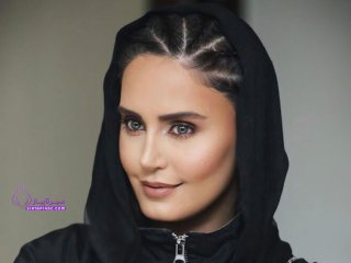 عکس هنری الناز شاکردوست در یک کافه