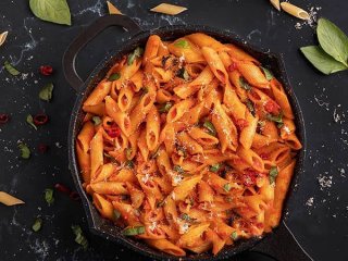 طرز تهیه پاستا گوجه‌ای بدون گوشت و مرغ