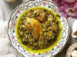 طرز تهیه خورش سیر قلیه گیلانی؛ لذیذ و مجلسی