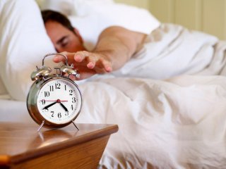 چه کنیم تا صبح‌ها زودتر بیدار شویم؟