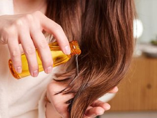 کاربر روغن زیتون برای رفع خشکی موها