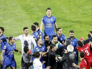 بلایی که مشت غلامپور بر سر چشم بازیکن پرسپولیس آورد