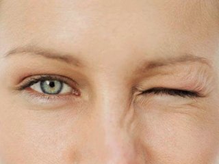 علت پرش پلک چیست و چطور می توان جلوی آن را گرفت؟