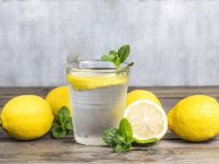 آیا نوشیدن صبحگاهی آب لیمو لاغر می‌کند؟