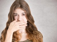 چگونه بوی بد دهان را برطرف کنیم؟