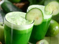 ۷ خواص شگفت‌انگیز آب خیار