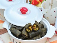 دلمۀ برگ مو با سبزيجات