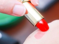 چطور رژلب مناسب خود را انتخاب کنیم؟