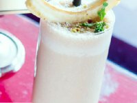 نوشيدنی موز و بادام زمينی
