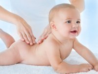 ماساژ کودک راهی برای ارتباط بهتر (1)