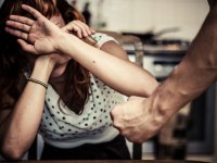 در برخورد با همسر آزاری چه باید کرد؟