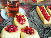 كیك وانیلی با انار